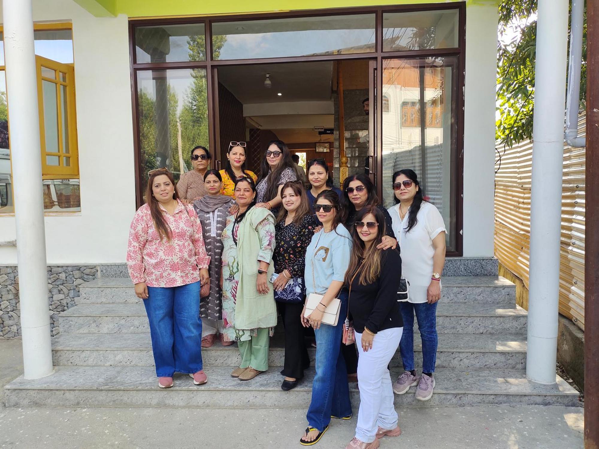 Gulmarg Gs Residency Hotel Экстерьер фото